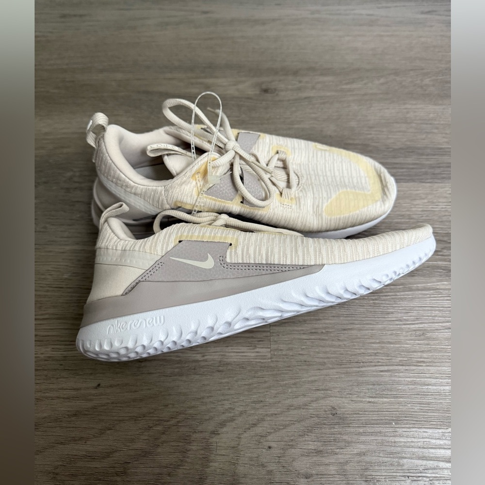 *NWOB* Nike Renew Arena Pale Ivory Running Sneakers Size 9